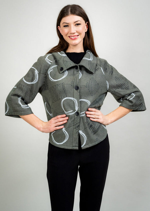 SHORT SWING JACKET WITN OVERSIZED COLLAR